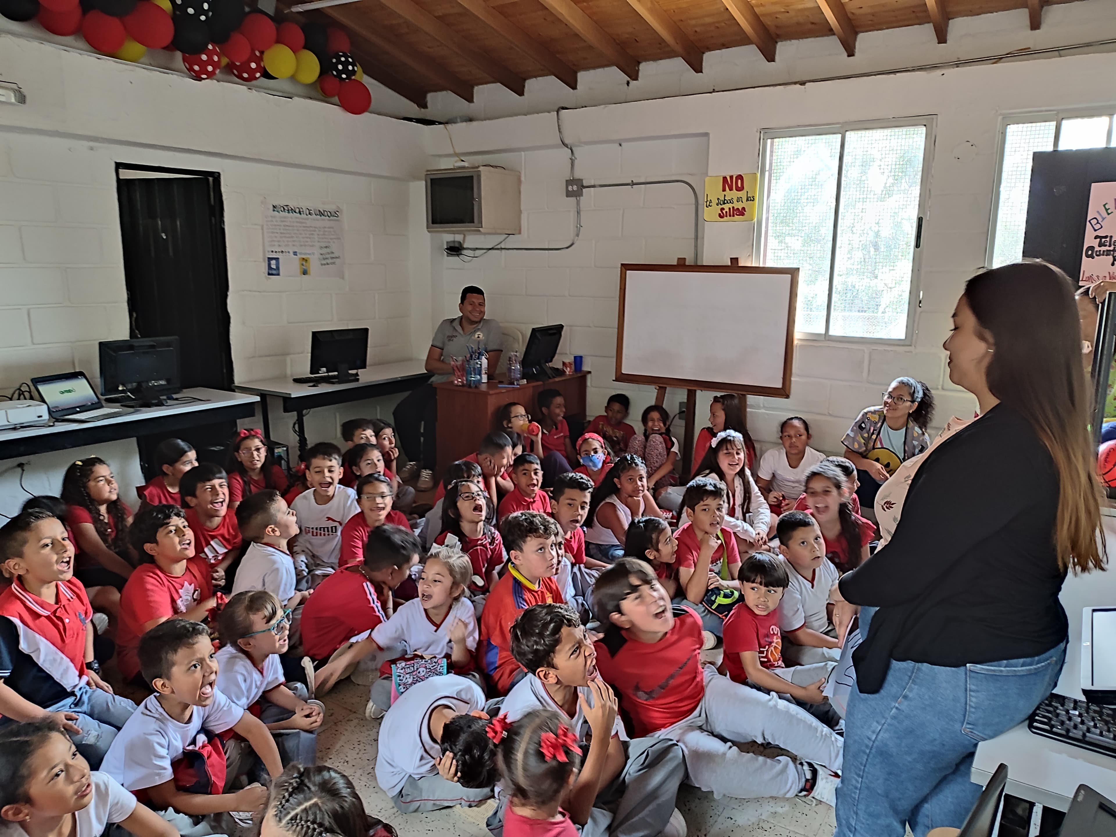 Enseñándole a los niños, Medellín, 2023
